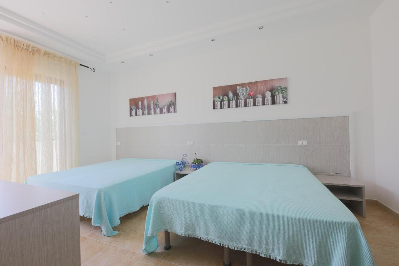 טורה סנטה סאבינה Hotel Corallo מראה חיצוני תמונה