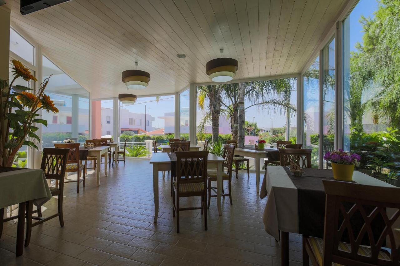 טורה סנטה סאבינה Hotel Corallo מראה חיצוני תמונה