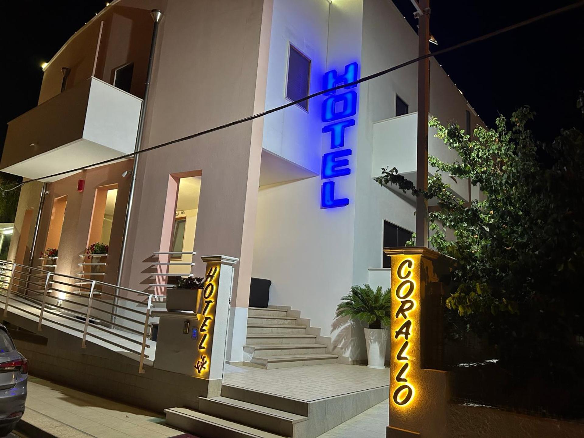טורה סנטה סאבינה Hotel Corallo מראה חיצוני תמונה