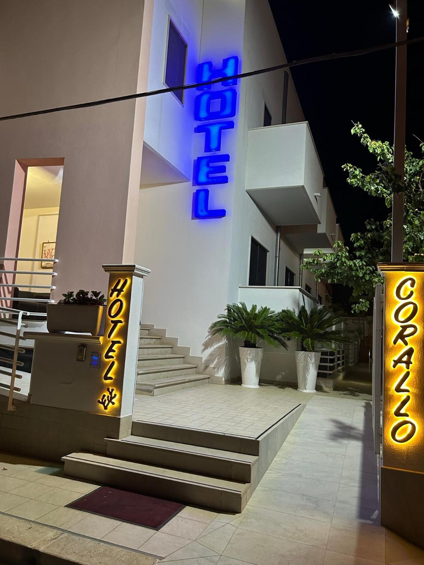 טורה סנטה סאבינה Hotel Corallo מראה חיצוני תמונה