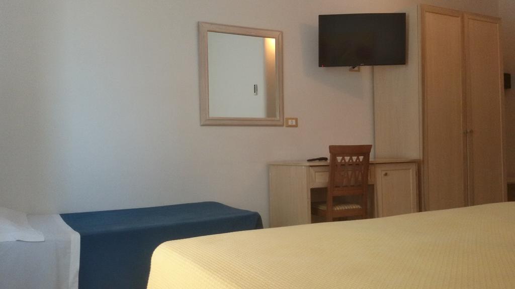 טורה סנטה סאבינה Hotel Corallo מראה חיצוני תמונה