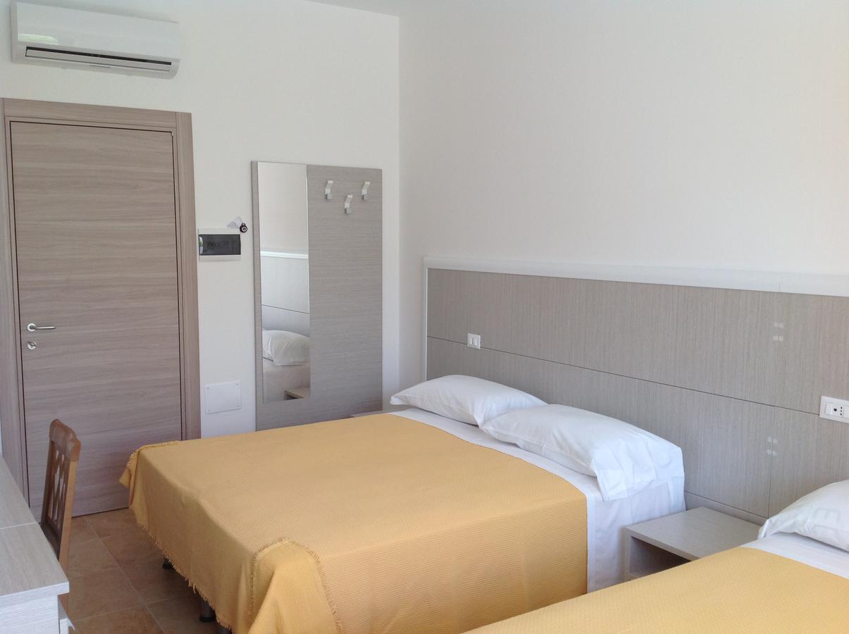טורה סנטה סאבינה Hotel Corallo מראה חיצוני תמונה