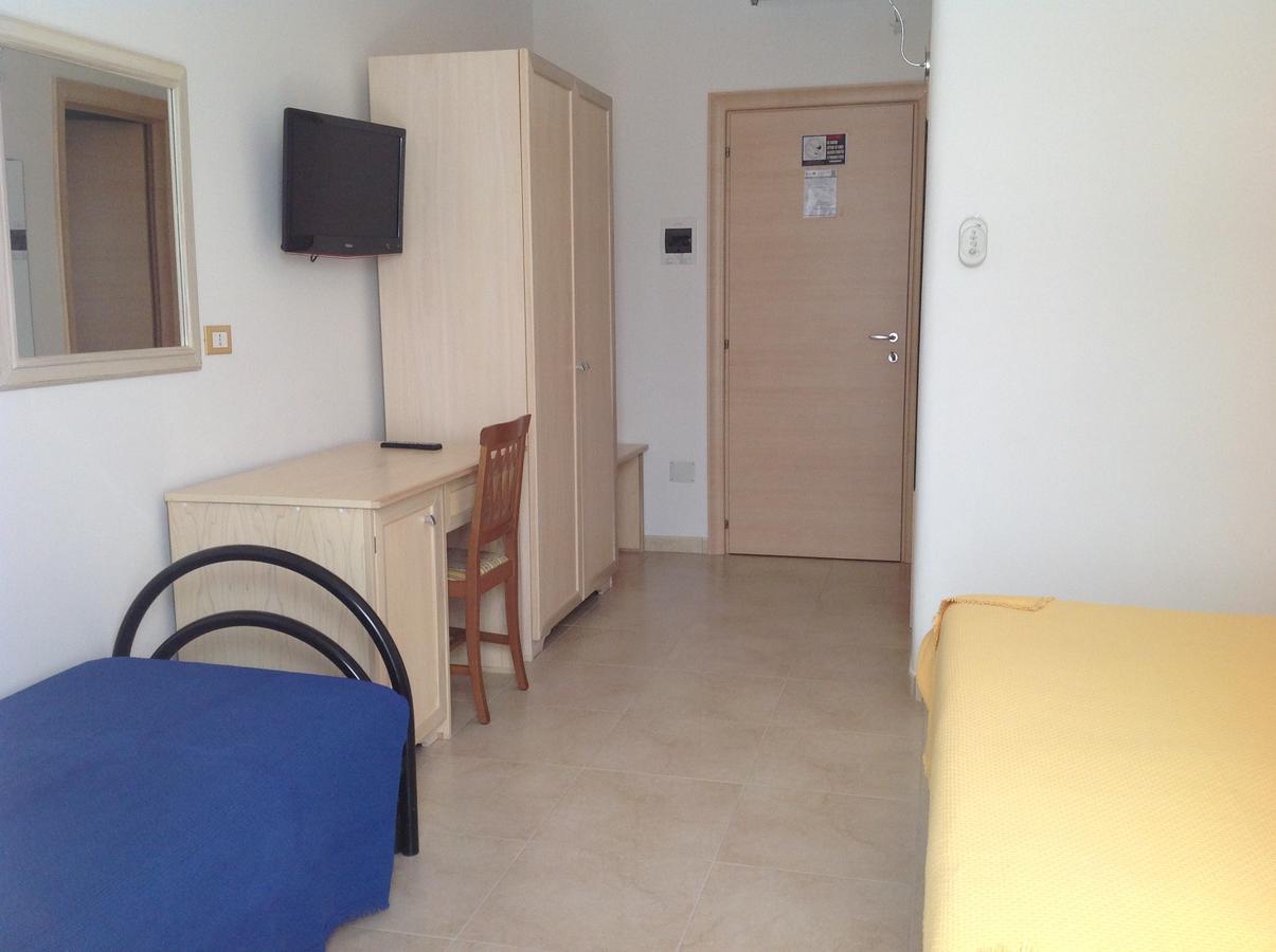 טורה סנטה סאבינה Hotel Corallo מראה חיצוני תמונה