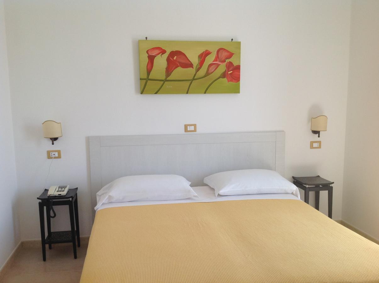 טורה סנטה סאבינה Hotel Corallo מראה חיצוני תמונה