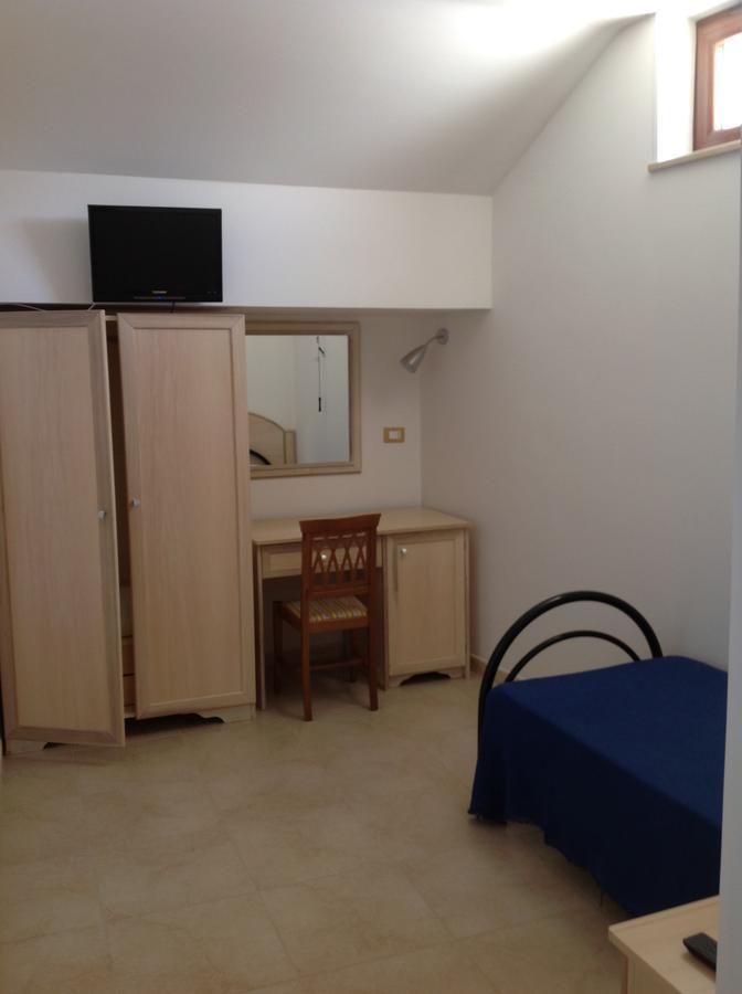 טורה סנטה סאבינה Hotel Corallo מראה חיצוני תמונה