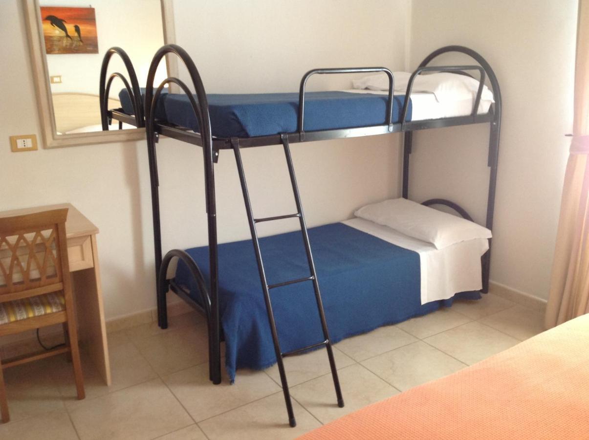 טורה סנטה סאבינה Hotel Corallo חדר תמונה